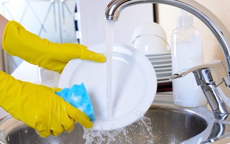 How To Properly Wash Dishes By Hand Without A Dishwasher Home Plus Cleaning 8133