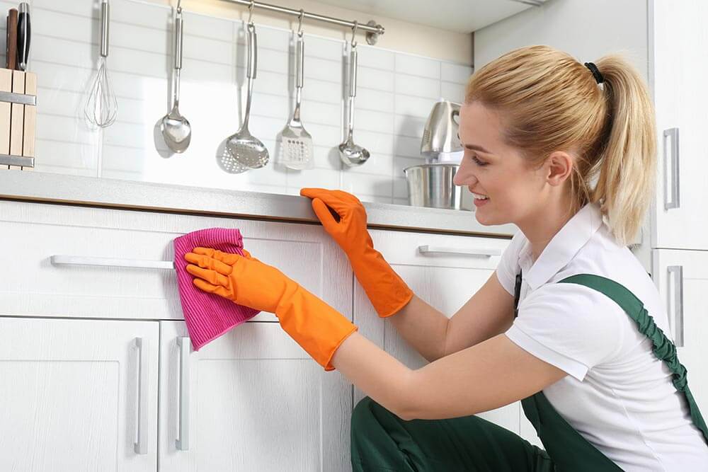 How-to-Clean-Kitchen-Cabinets