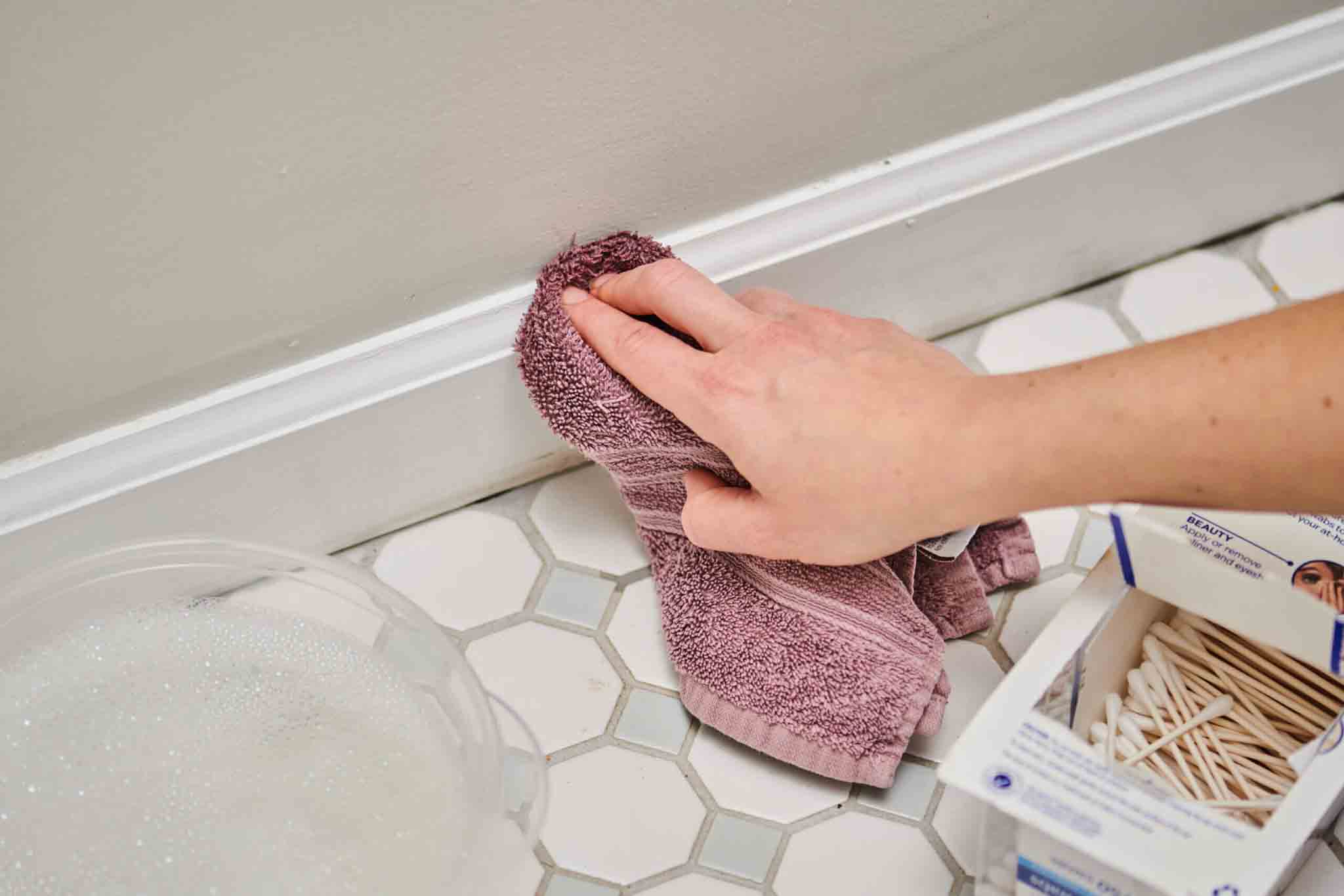 How-to-Clean-White-Baseboards-the-Easy-Way